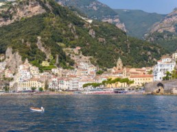 Sails along Capri and Amalfi Coast on board elegant yachts